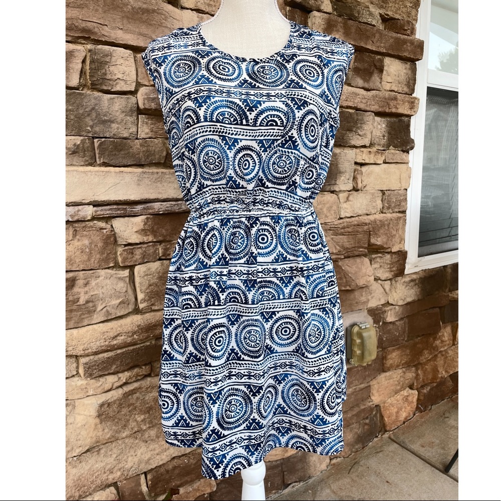 Soprano Sleeveless Dress. Size Small